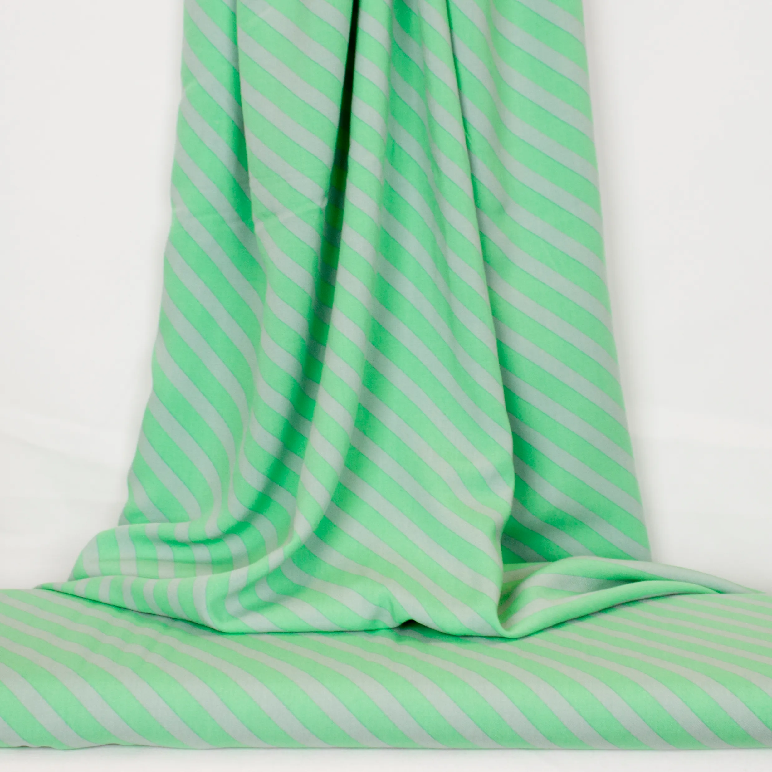 Munt grijs gestreepte viscose - About blue fabrics