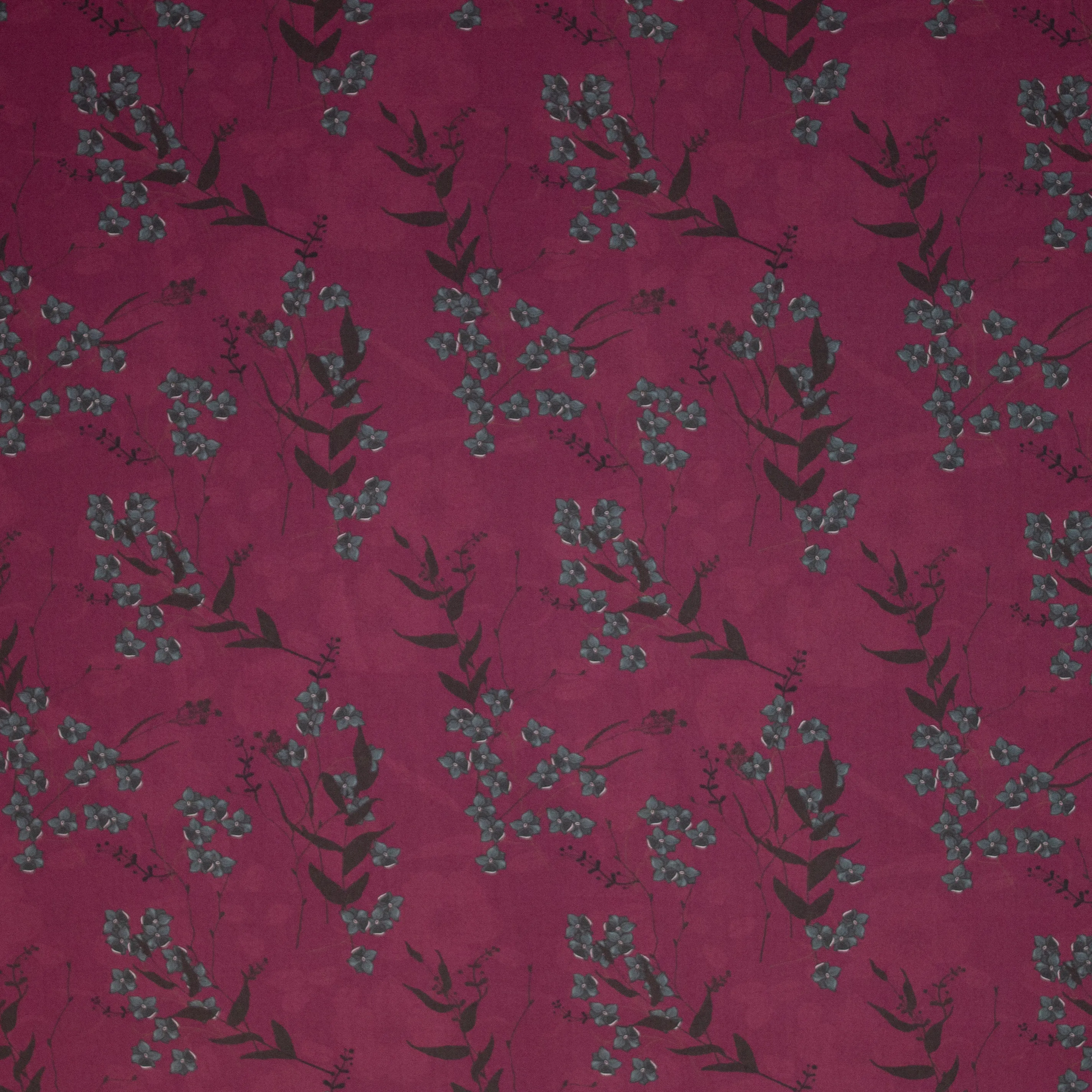 Donkerroze viscose met bloemen