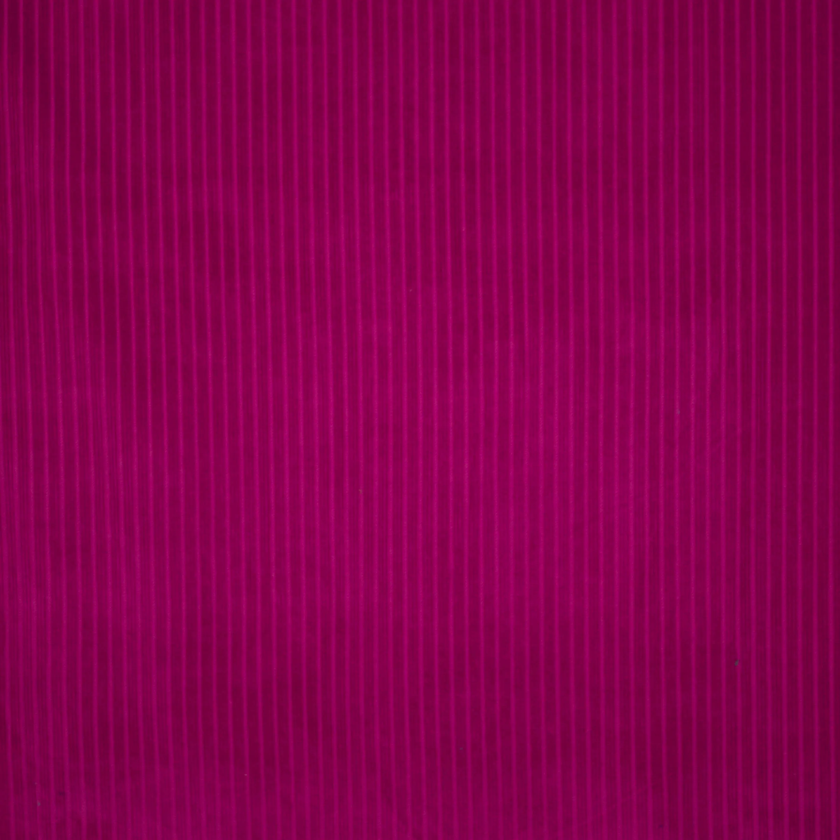 Donkere fuchsia ribfluweel