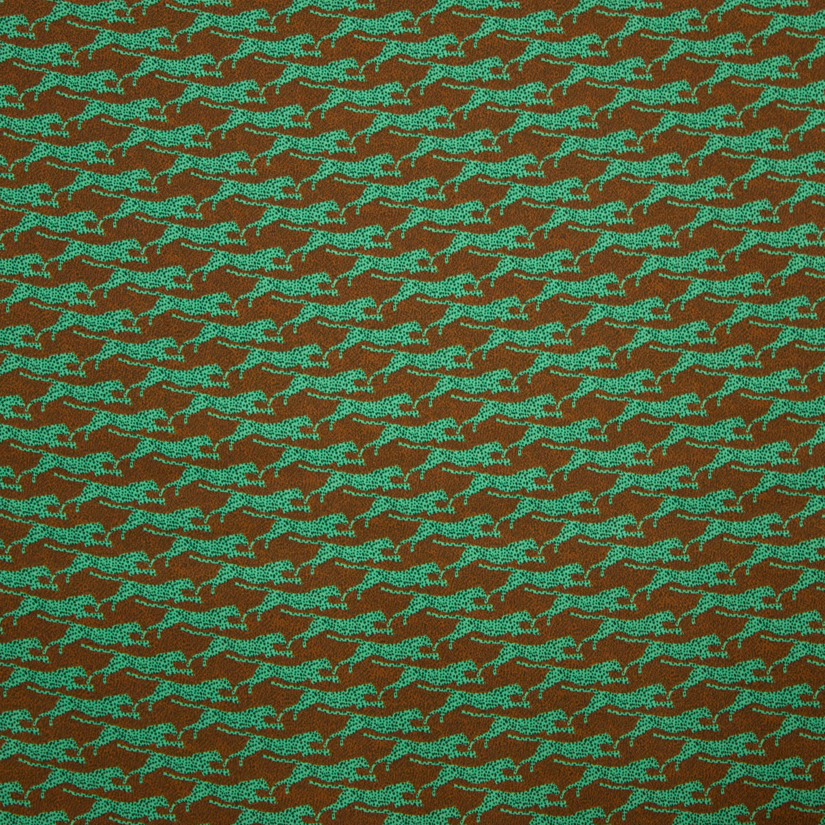 Soepelvallende polyester met luipaard