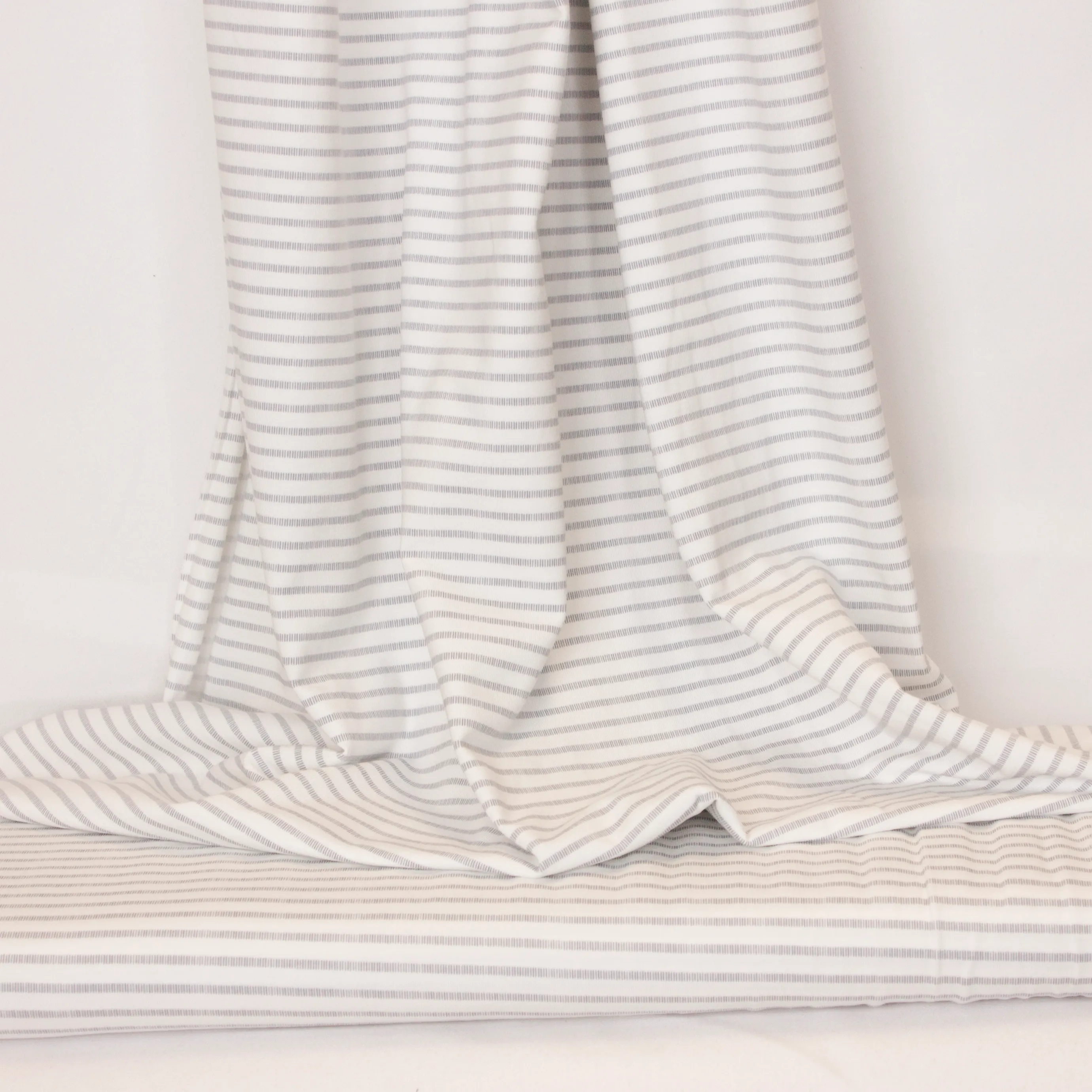 Witte tricot met grijze strepen