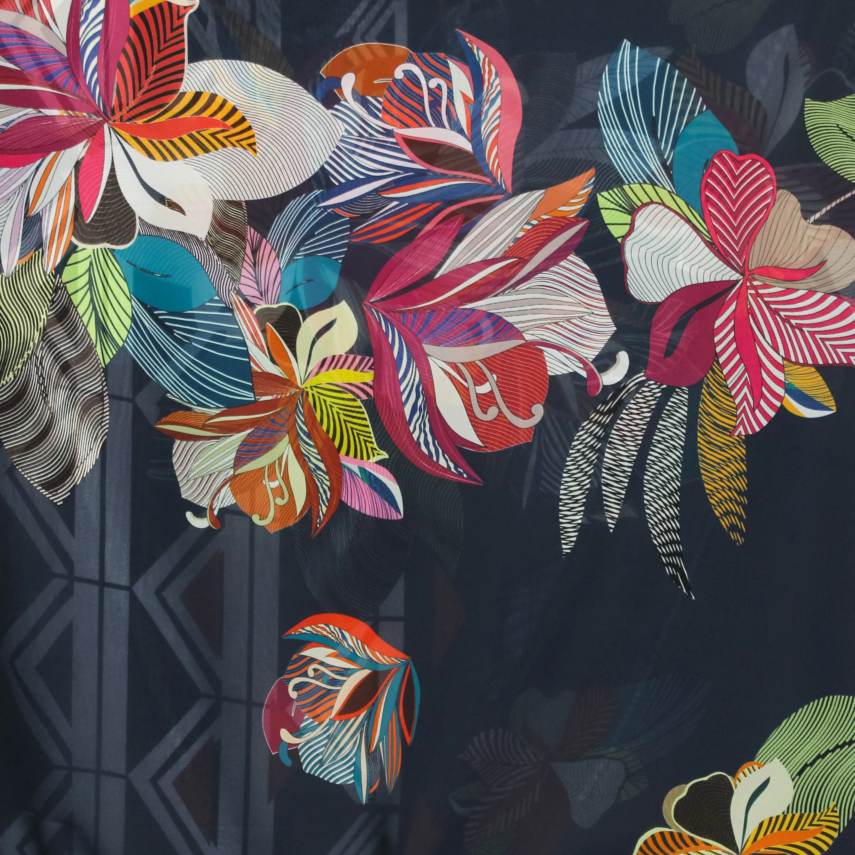 Half transparante blauwe polyester met bloemenpatroon