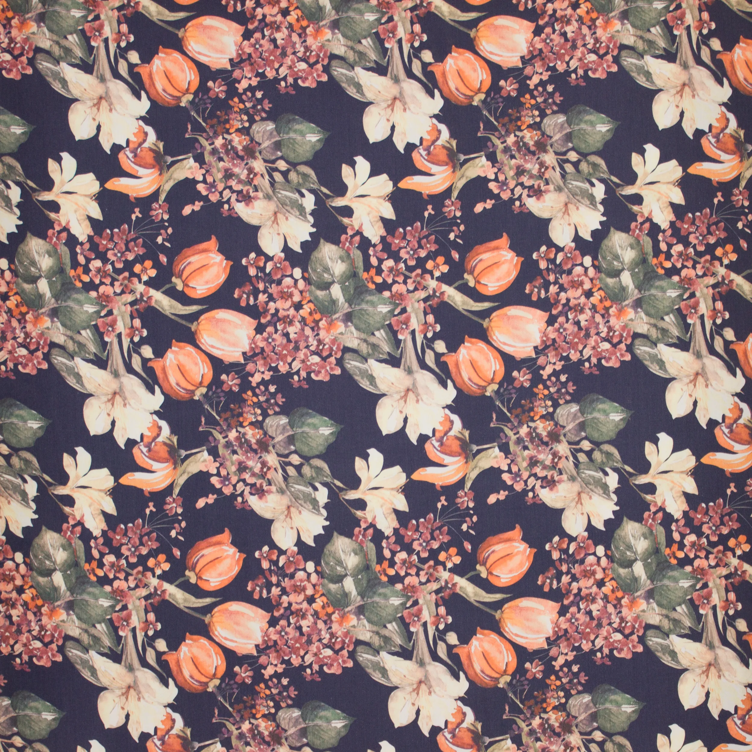 Donkerblauwe tencel met bloemen