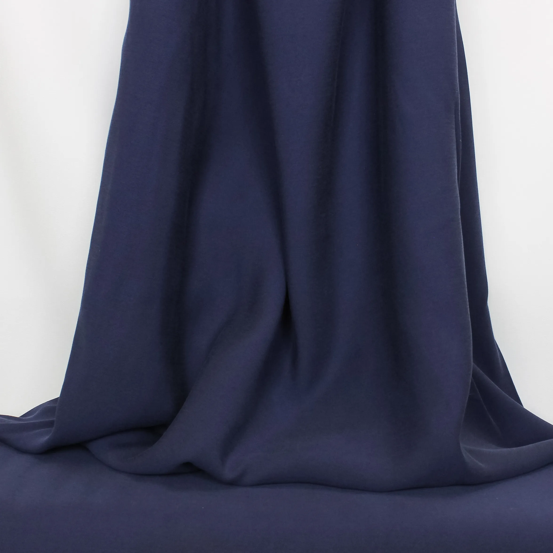 Navy blue / marineblauwe viscose polyester twill
