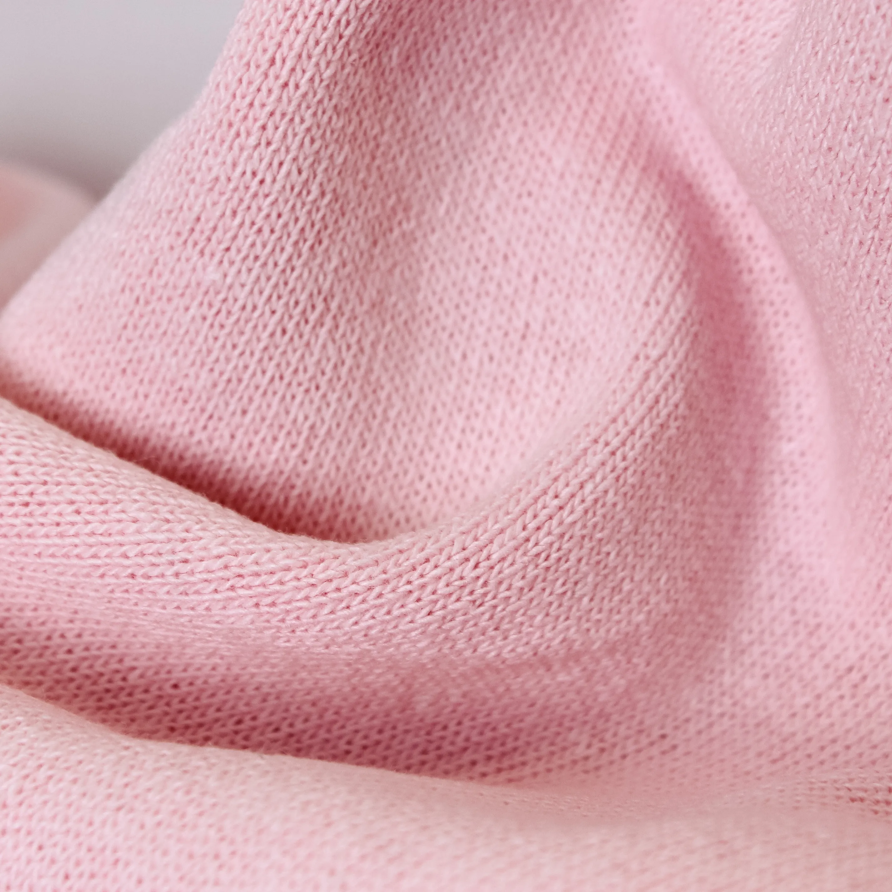 Roze fijne breistof met gebrushte achterkant